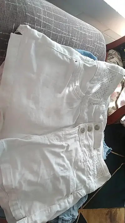Shorts blancos con detalles brillantes - miniatura 1
