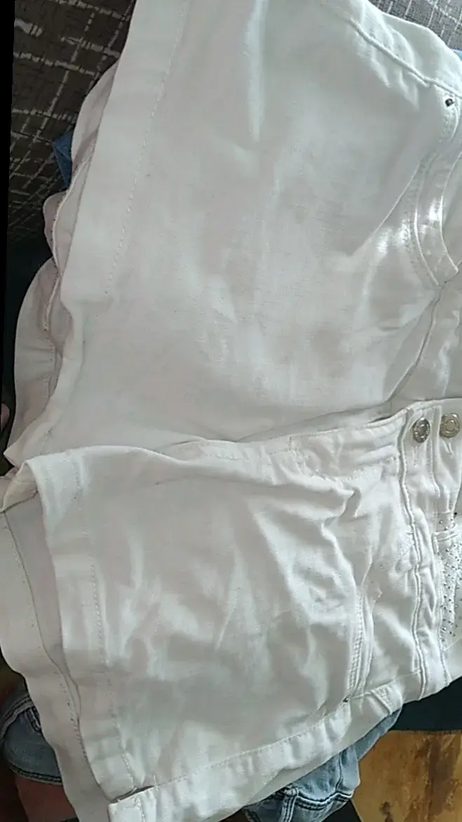 Shorts blancos con detalles brillantes - 3