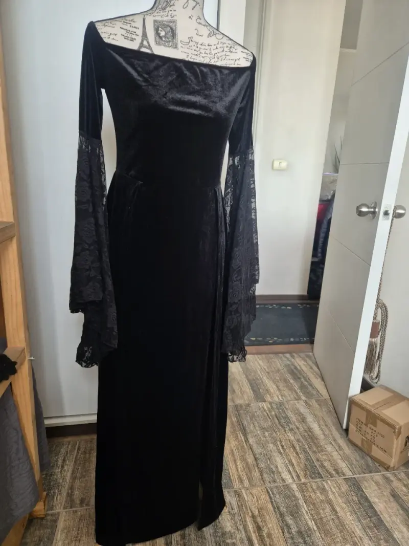 Vestido largo negro con encaje y mangas acampanadas - 3