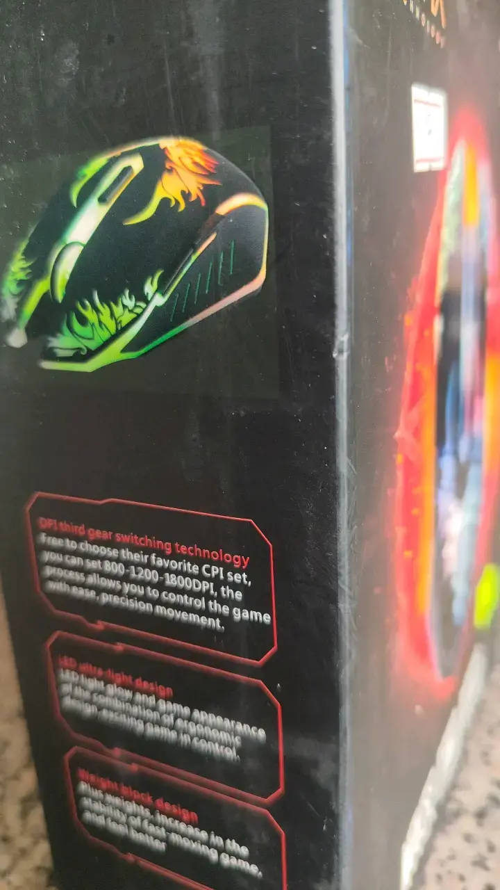 Mouse para juegos Ultra Technology con diseño ergonómico - 2