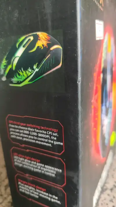 Mouse para juegos Ultra Technology con diseño ergonómico - miniatura 2