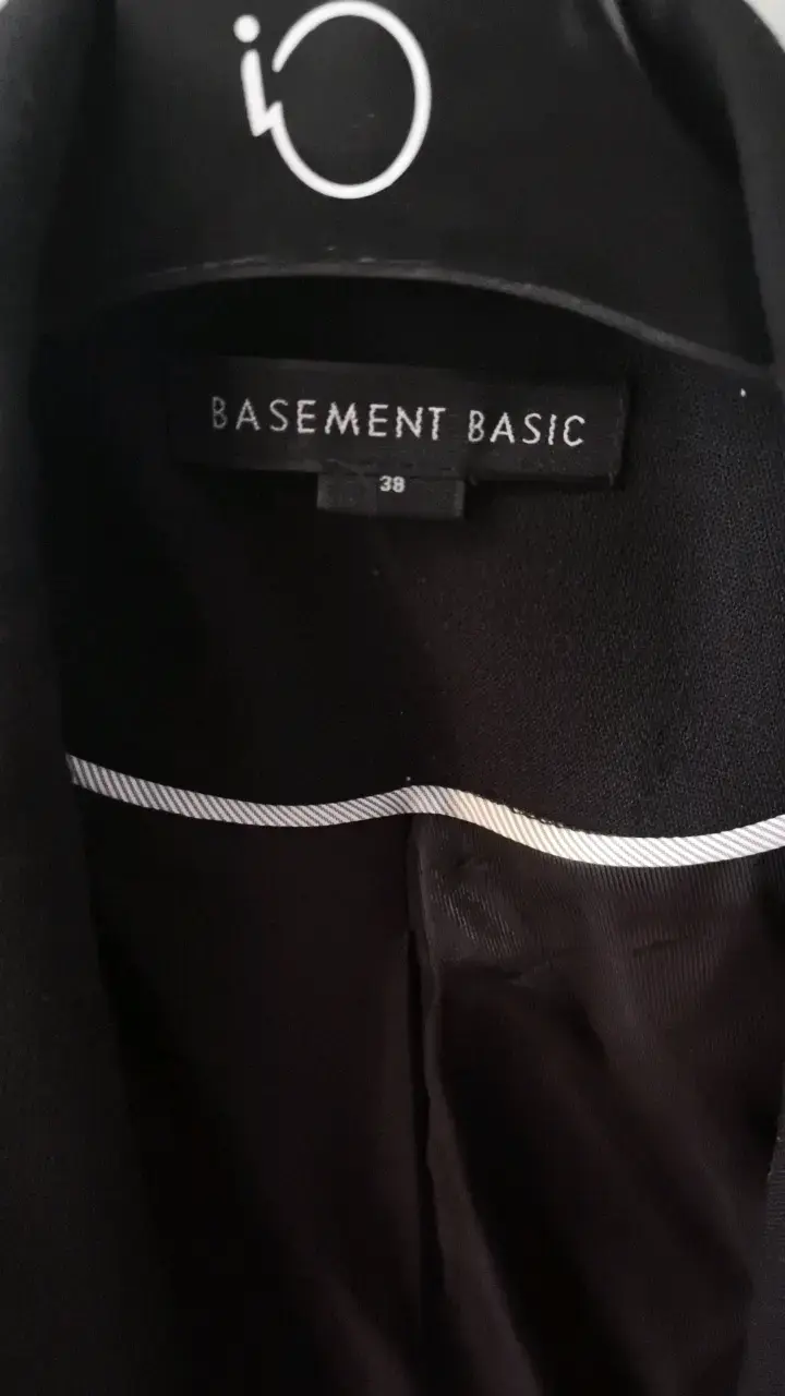 Blazer negro para mujer Basement Basic - 2
