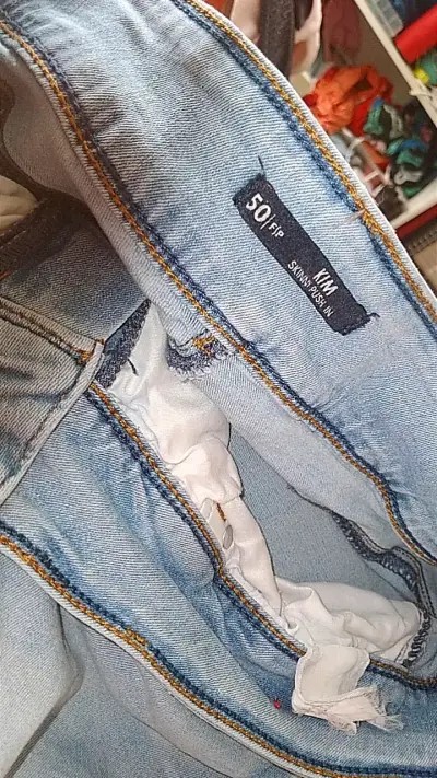 Shorts de mezclilla azul claro desgastados - miniatura 3