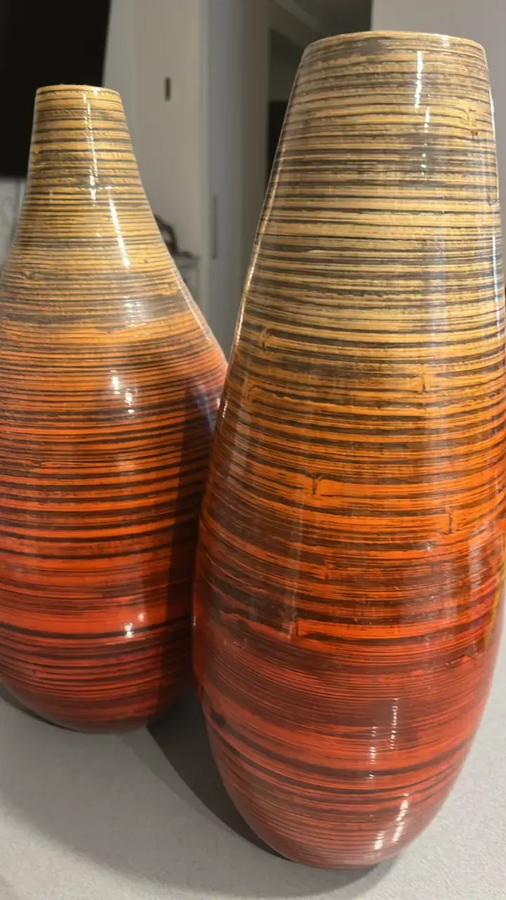 Jarrones decorativos de cerámica con diseño rayado - 2