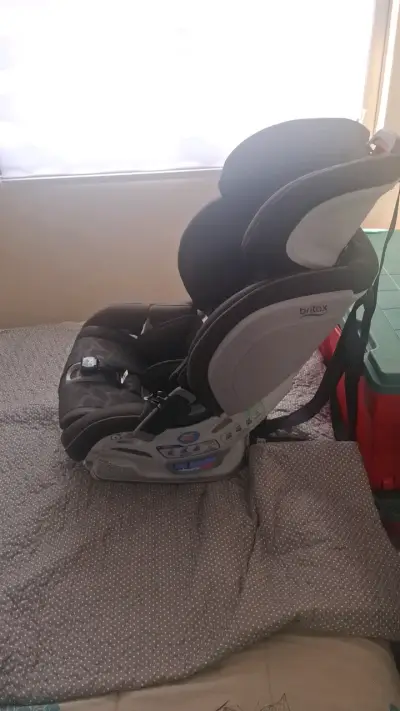 Silla de Auto Britax Negra para Niños - miniatura 1