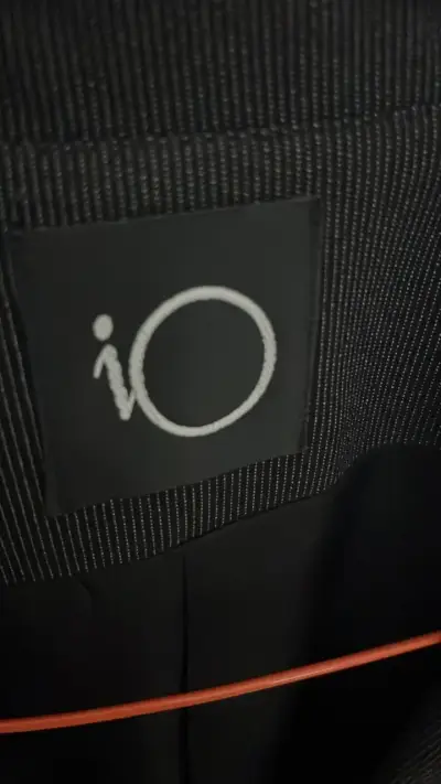 Blazer negro elegante para mujer marca IO 36 - miniatura 2