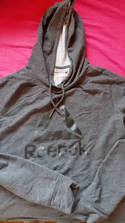 Polerón con capucha Reebok gris y negro - miniatura 1
