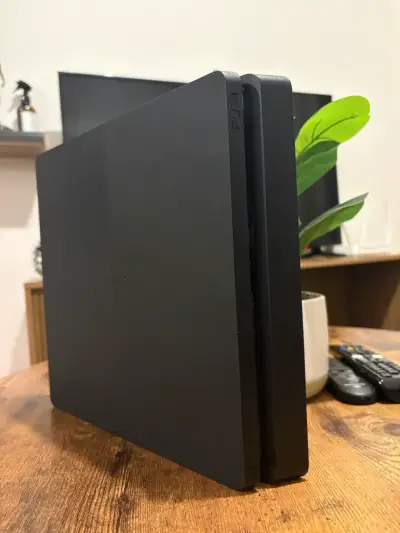 Consola PS4 Slim 1  TB en buen estado - miniatura 1