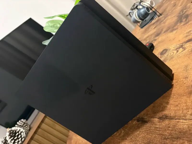 Consola PS4 Slim 1  TB en buen estado - 2