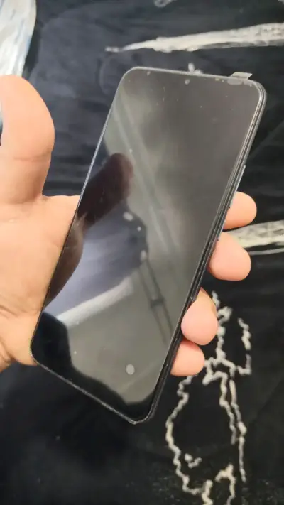 Smartphone con pantalla táctil en buen estado - miniatura 1