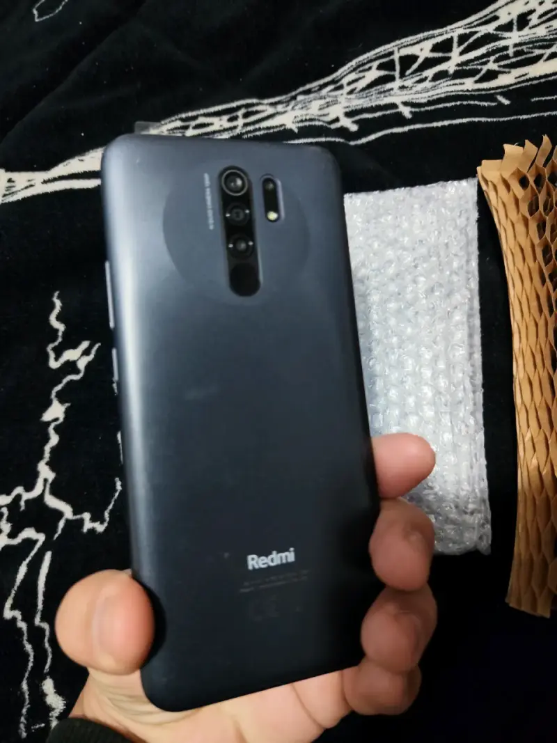 Smartphone con pantalla táctil en buen estado - 4