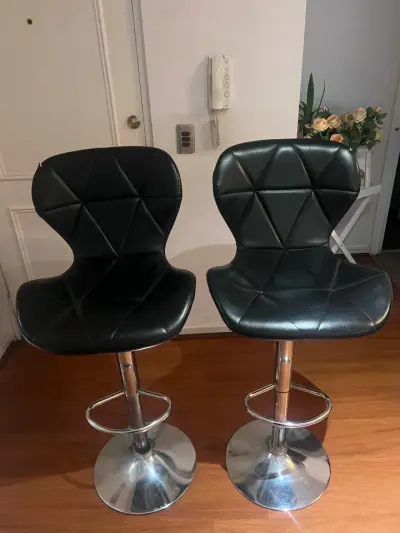 Sillas de bar negras ajustables con base cromada - miniatura 1