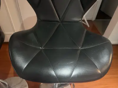 Sillas de bar negras ajustables con base cromada - miniatura 2