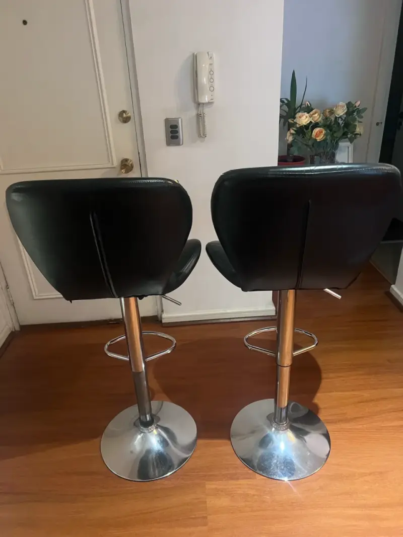 Sillas de bar negras ajustables con base cromada - 4