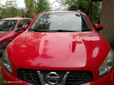Nissan SUV rojo en buen estado año 2014, papeles a - miniatura 4