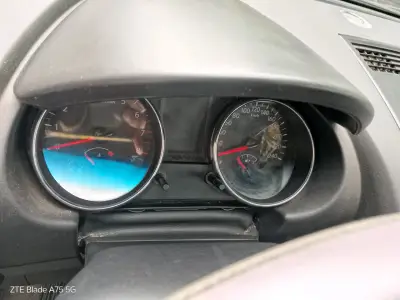 Nissan SUV rojo en buen estado año 2014, papeles a - miniatura 5