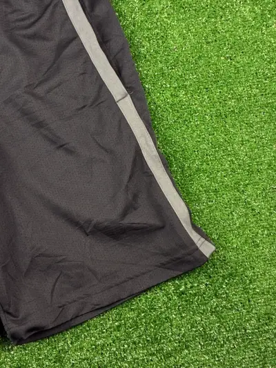 ♻️Shorts deportivos negros Under Armour para hombre - miniatura 3
