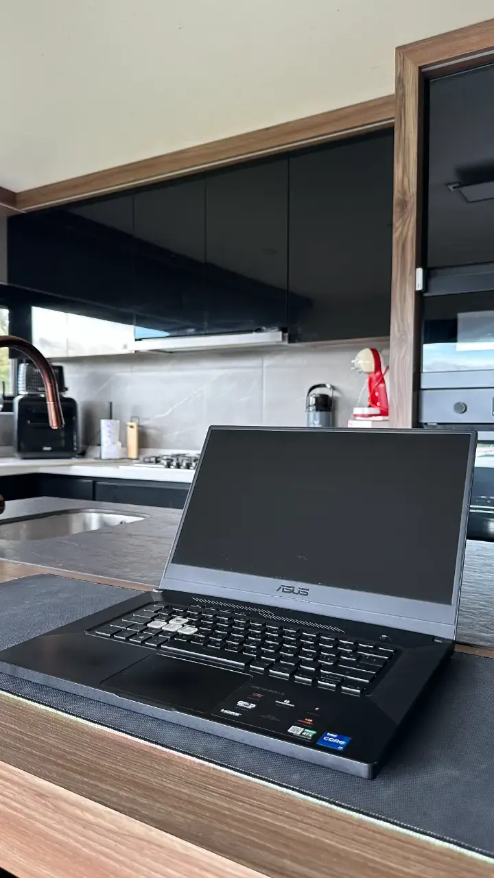 Asus TUF Dash F15 / Intel i7 / RTX 3050 / 24GB RAM - 2