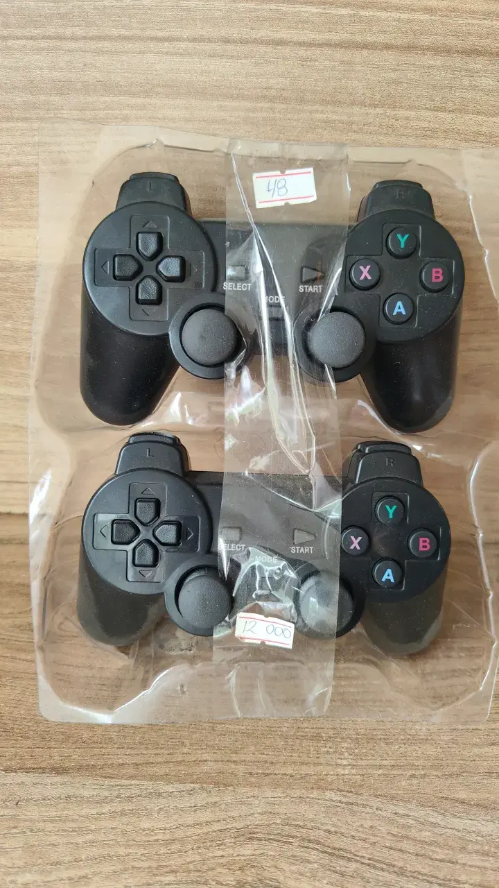 Set de dos controles inalámbricos para consola