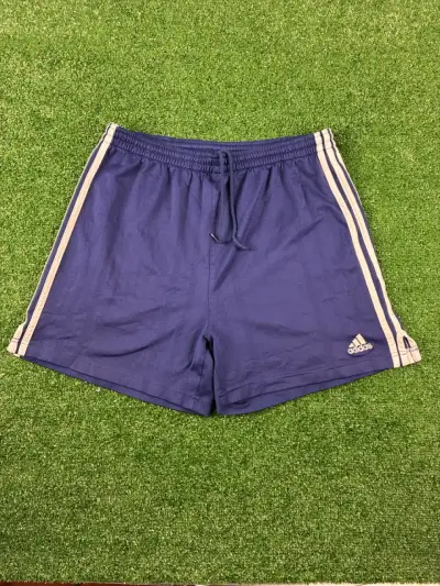 ♻️Shorts deportivos azul Adidas con franjas - miniatura 1
