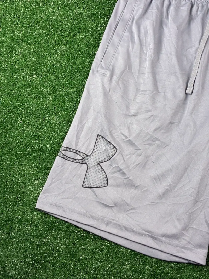 ♻️Shorts deportivos grises Under Armour - 2