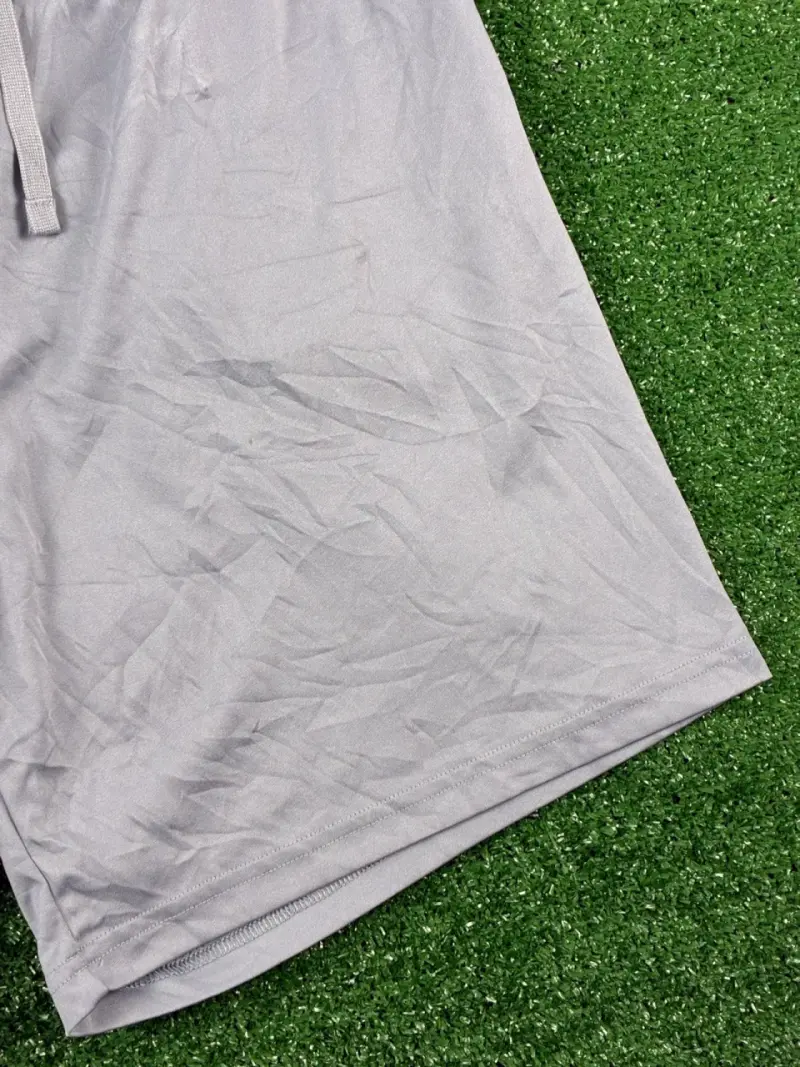 ♻️Shorts deportivos grises Under Armour - 3