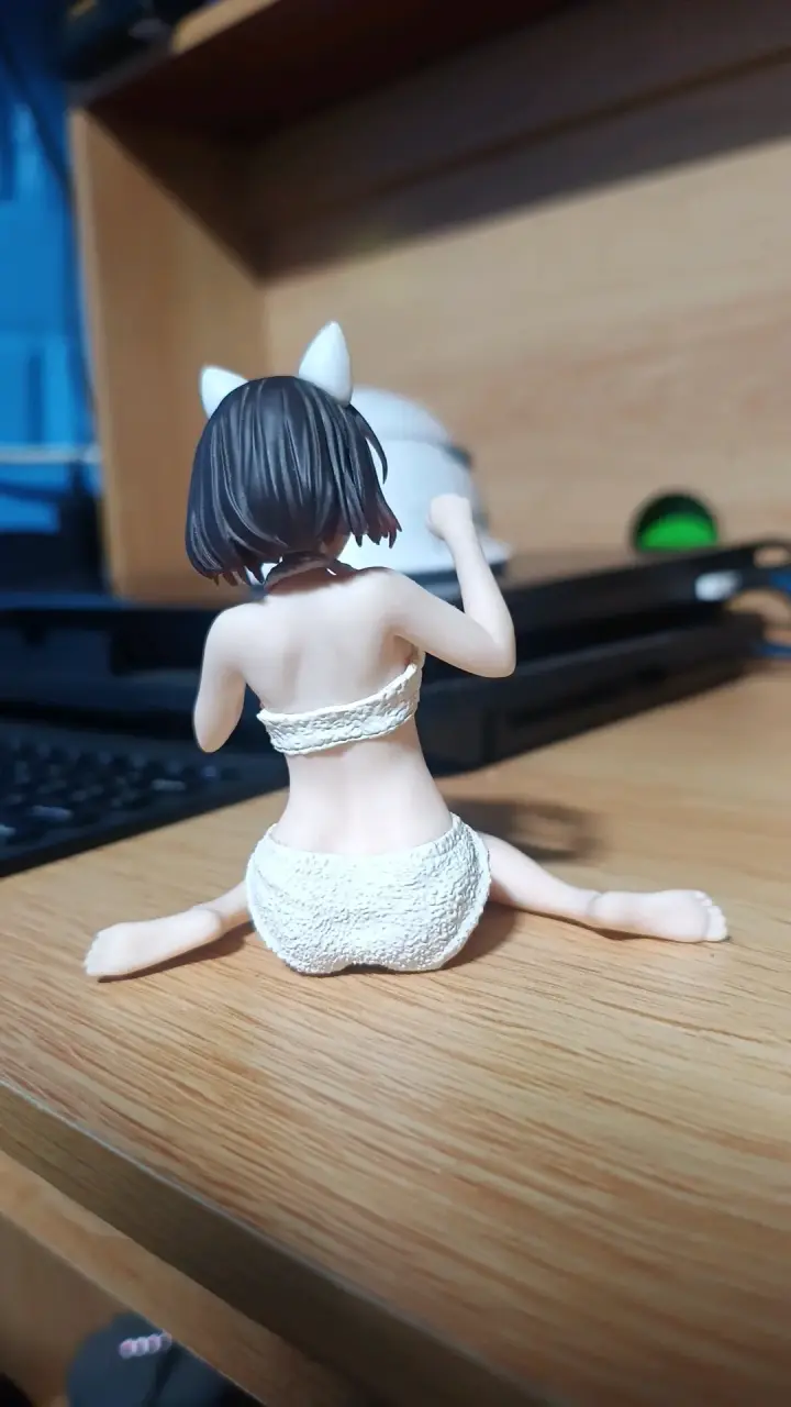 Figura de colección anime con orejas de gato - 3