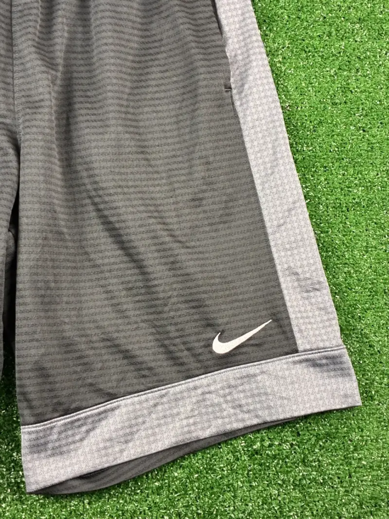 ♻️Shorts deportivos Nike grises para hombre - 2