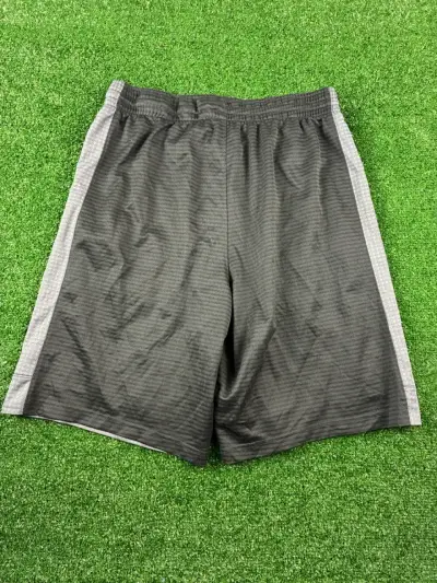 ♻️Shorts deportivos Nike grises para hombre - miniatura 4