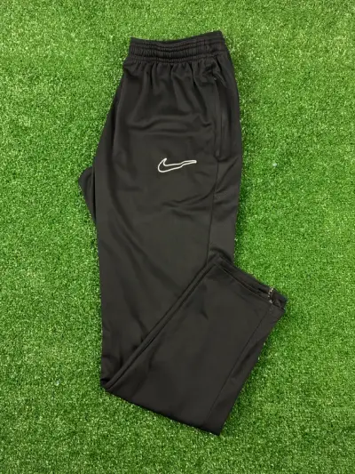 ♻️Pantalones deportivos negros Nike con cierre - miniatura 1