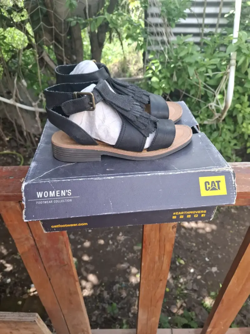 Sandalias de cuero negro para mujer CAT - 2