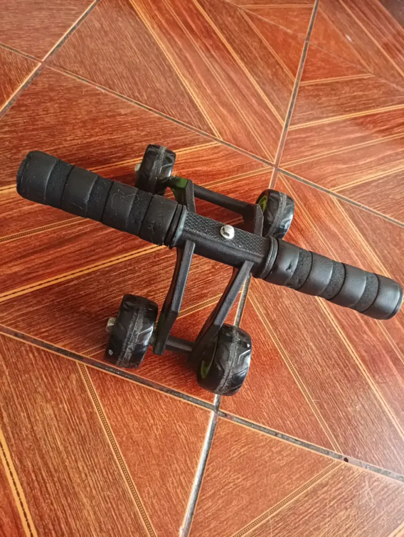 Rueda de ejercicio abdominal con 4 ruedas - 3