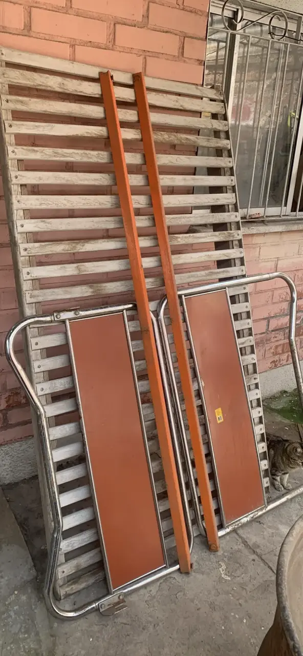 Estructura de cama plegable de metal