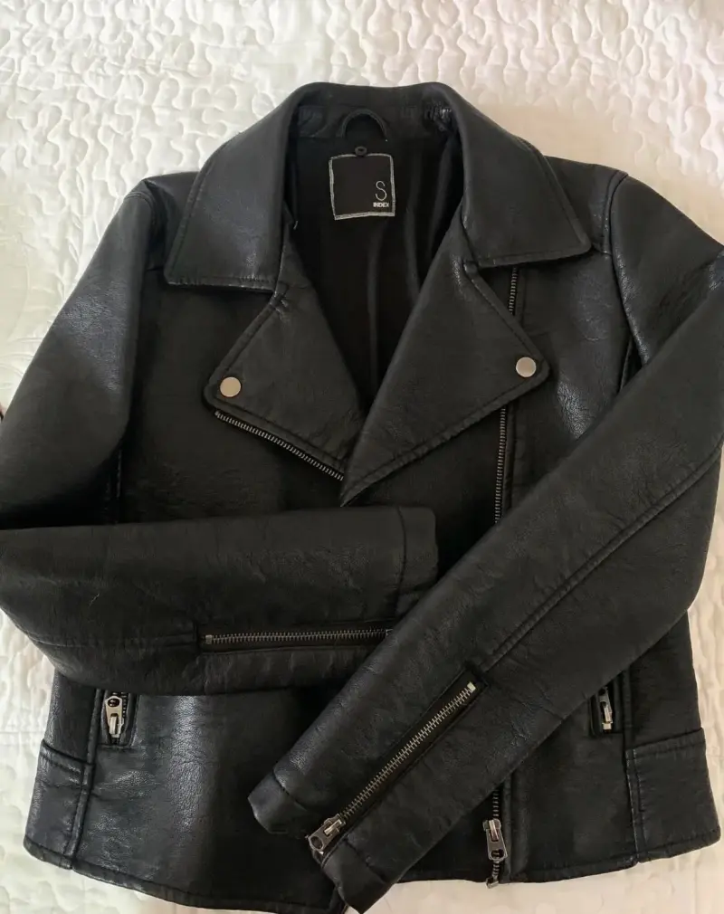 Chaqueta de cuero sintético negra con cierre - 1