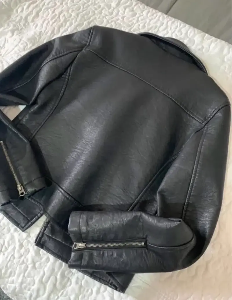 Chaqueta de cuero sintético negra con cierre - 2