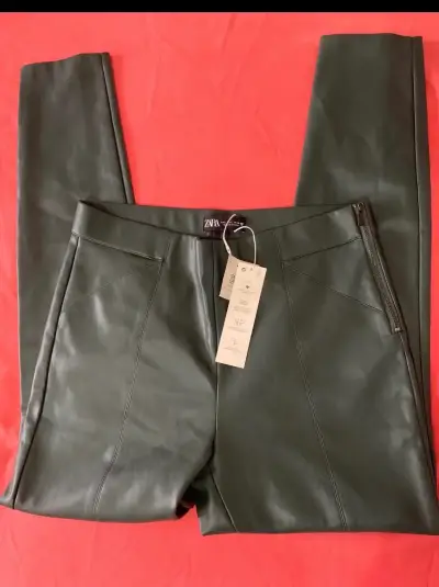 Chaqueta de cuero sintético negra con cierre - miniatura 3