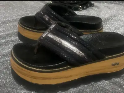 Chaqueta de cuero sintético negra con cierre - miniatura 5