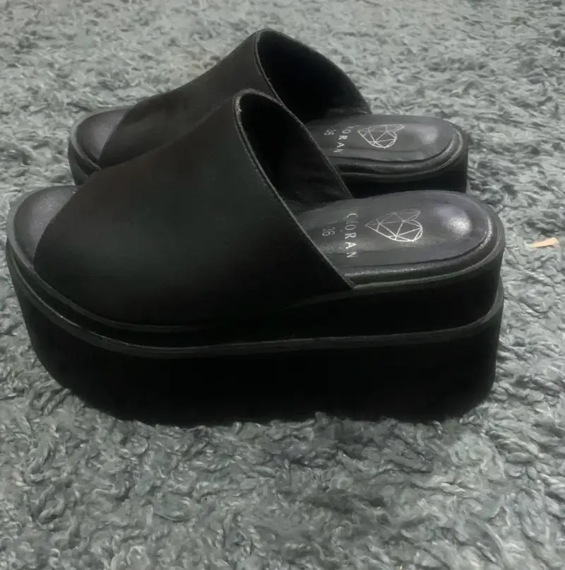 Chaqueta de cuero sintético negra con cierre - 6