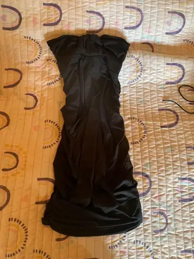 Vestido largo negro elegante para mujer - miniatura 1