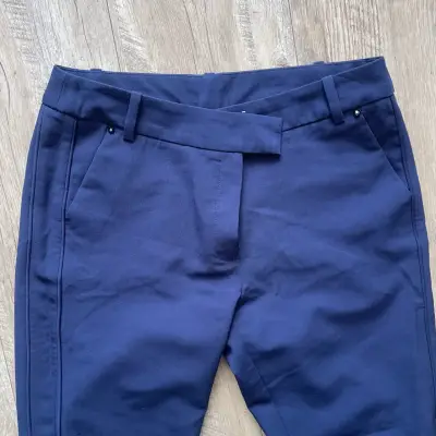 Pantalon azul marino para mujer con cierre ajust - miniatura 3