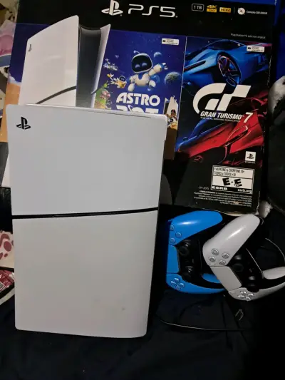 Consola PS5 Digital Edition con dos controles - miniatura 1