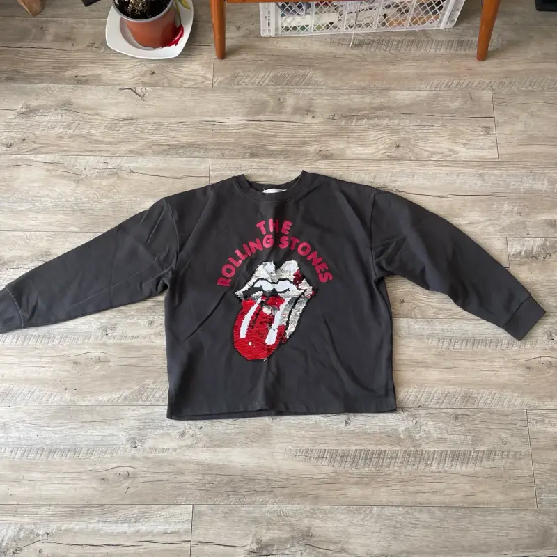 Polerón negro The Rolling Stones con lentejuelas