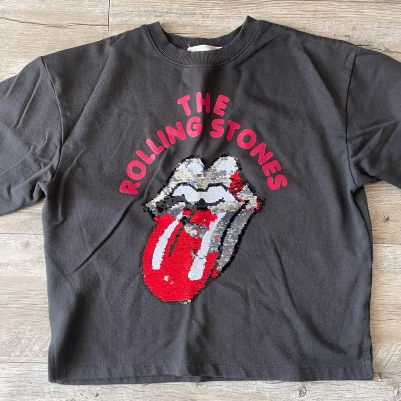 Polerón negro The Rolling Stones con lentejuelas - 2