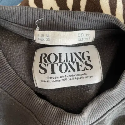 Polerón negro The Rolling Stones con lentejuelas - miniatura 5
