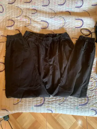 Pantalones cargo negros - miniatura 2
