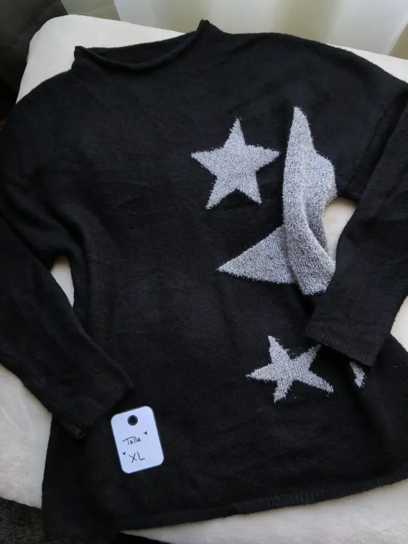 Suéter negro con estrellas talla XL - 1