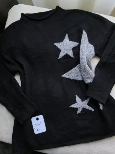 Suéter negro con estrellas talla XL - miniatura 1