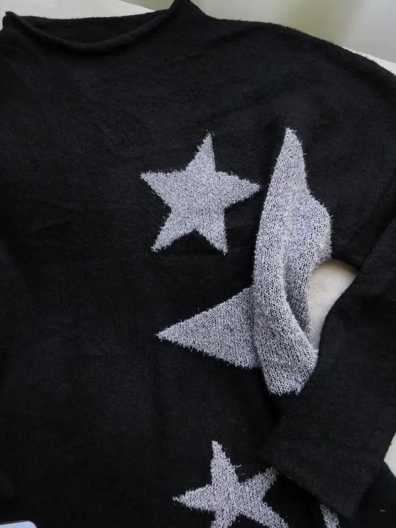 Suéter negro con estrellas talla XL - 2