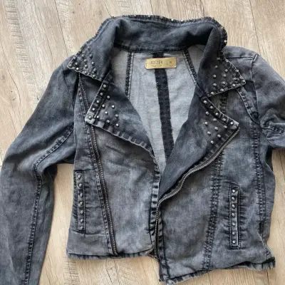 Chaqueta de mezclilla gris con tachas Foster - miniatura 1