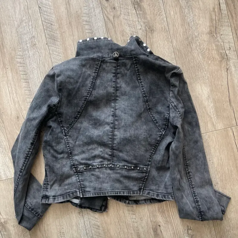 Chaqueta de mezclilla gris con tachas Foster - 2
